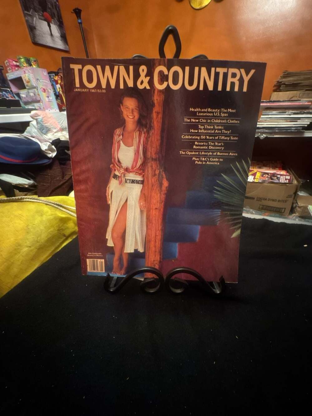 Vintage Town & Country Magazine January 1987